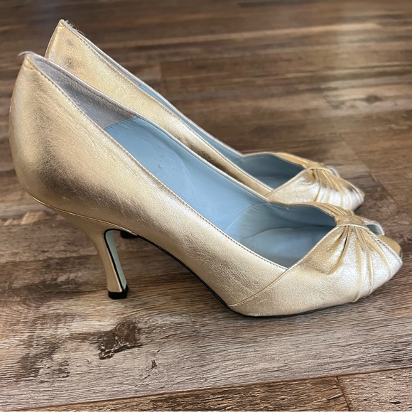 Gold leather peep toe shoes - Picture 2 of 3